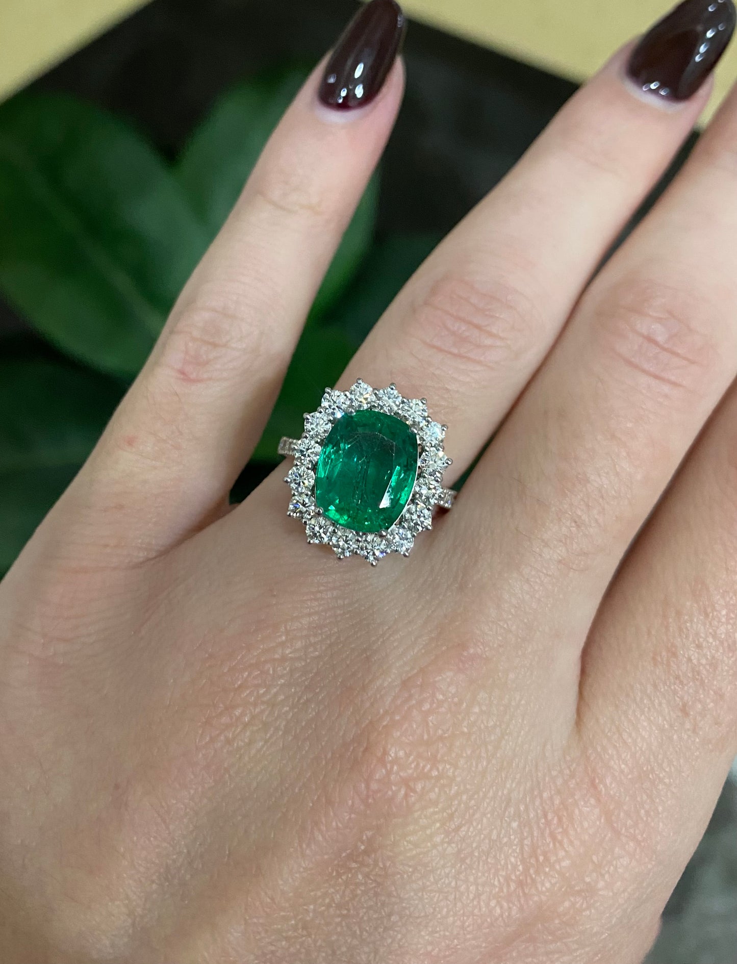 Anello Smeraldo taglio cuscino