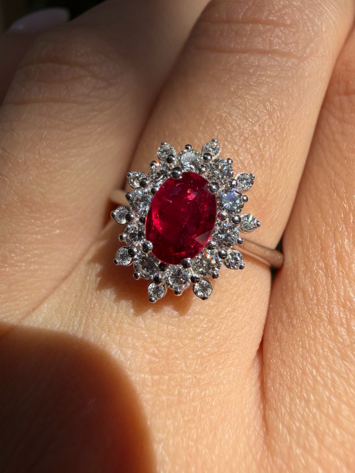 Anello rubino ovale
